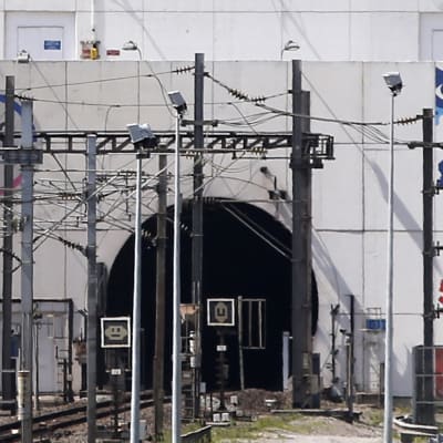 Ingången till tunneln under Engelska kanalen i Calais.