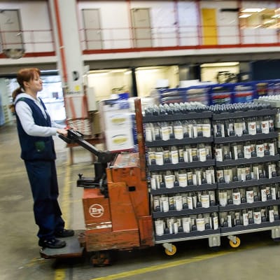 Täytyykö valtion valmistaa viinaa? Valtiollisen alkoholiyhtiön Altian pörssilistautumista on uumoiltu jo pitkään. Kuvassa Rajamäen viinatehdas.