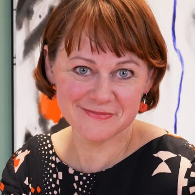 Porträtt på Paula Lehtomäki.