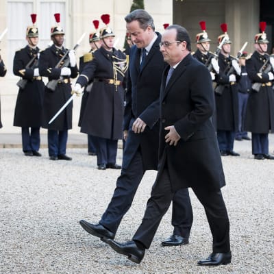 David Cameron ja François Hollande tapaavat Pariisissa.