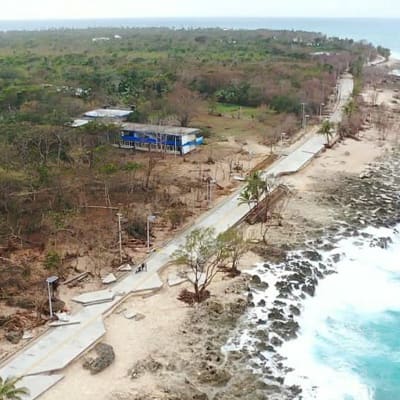 Väg som förstörts på ön San Andres efter orkanen Iotas framfart
