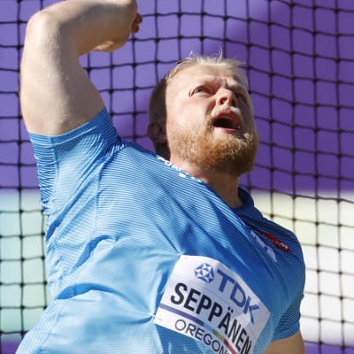 Tuomas Seppänen i farten under VM 2022.