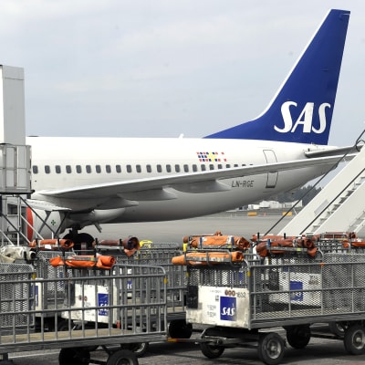 SAS:n lentokone Arlandan lentokentällä Tukholmassa.