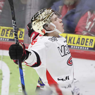 JYP:s Antti Suomela jublar efter mål.