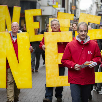 Sosialistipuolue kampanjoi Haagissa kansanäänestystä vastaan äänestystä edeltävänä päivänä