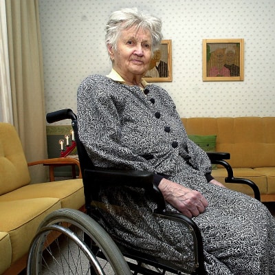 Meeri Lindström Kouvolan naiskaartista.