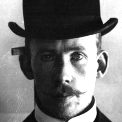Den svenska kyparen och källarmästaren, senare mördaren, Alfred Ander i ett polisfoto från 1908.  