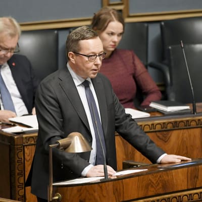 Valtiovarainministeri Mika Lintilä eduskunnan täysistunnossa Helsingissä 1. lokakuuta