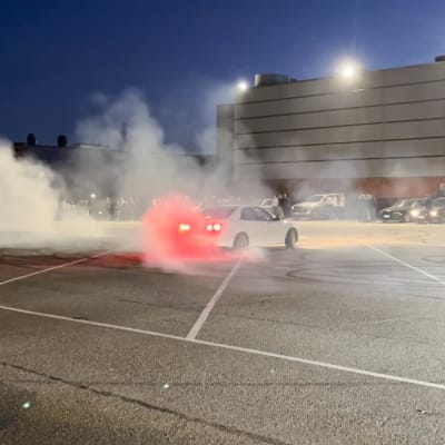 Satoja autoilijoita kokoontui viikonloppuna Kotkaan - poliisi keskeytti tapahtuman