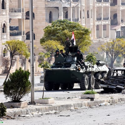 Syyrian sotilaita partioimassa Aleppossa 12. marraskuuta.