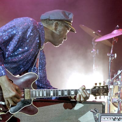Chuck Berry esiintymässä Lontoossa vuonna 2002.