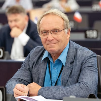 Teuvo Hakkarainen EU-parlamentissa Strasbourgissa.