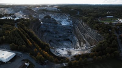 Kalkstensdagbrott sett från luften.