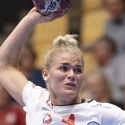 Veronica E. Kristiansen i match mot Danmark.
