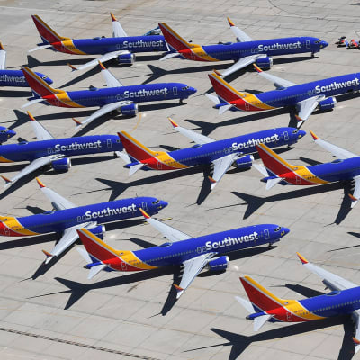 Southwest-yhtiön lentokiellossa edelleen olevia Boeing 737 MAX8 -koneita pysäköitynä Victorvillen lentoasemalla Kaliforniassa.