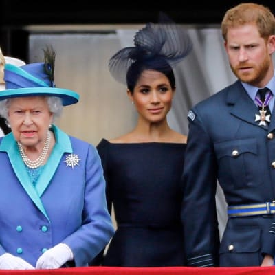 Kuninkaallista perhettä Buckinghamin palatsin parvekkeella 2018.  