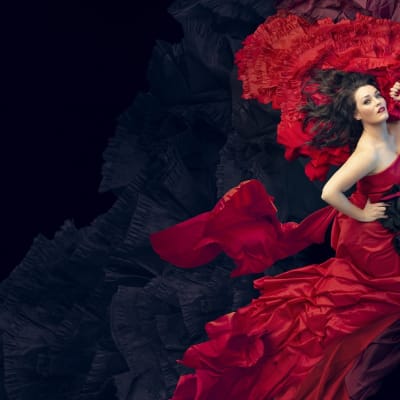 Tampereen Oopperan suurtuotanto Carmen helmikuussa 2020, julistekuva, kuvassa Carmenin roolin esittävä Niina Keitel