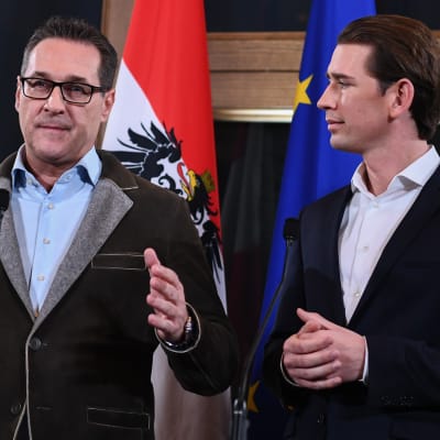 Itävaltalaispoliitikot Sebastian Kurz (oik.) ja Heinz-Christian Strache.