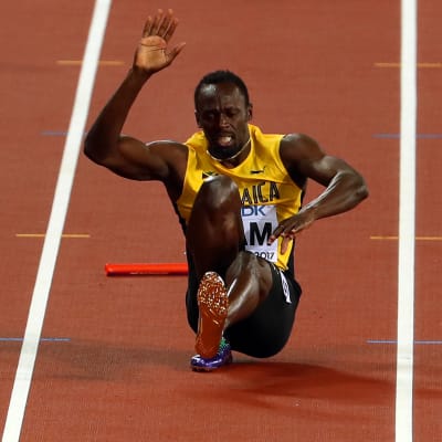 Usain Bolt skadar sig