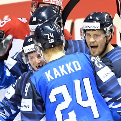 Finland jublar efter mål mot Danmark. VM 2019