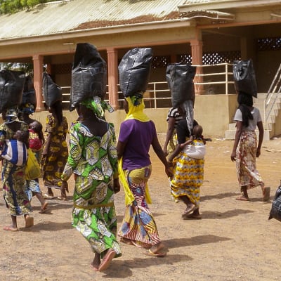Boko Haram har utfört ett trettiotal attacker av olika slag, främst i Niger och grannlandet Nigeria. Over två miljoner människor har tvingats fly från sina hem, som dessa nigerianska flyktingar i delstaten Yolo