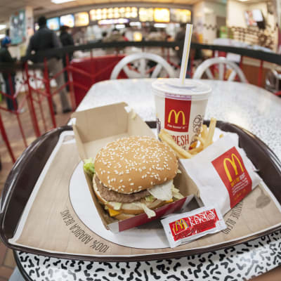 Big Mac -ateria McDonald`sin ravintolassa.