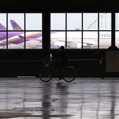 Thai Airwaysin koneita Bangkokissa, Suvarnabhumin lentokentällä 18.6. 2015