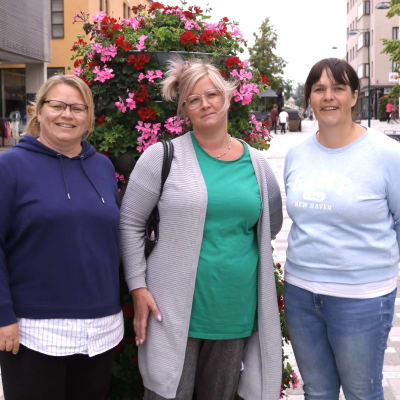 Vuxna på stan, Susann Sandbacka, Carolina Parhiala och Mikaela Strömberg.