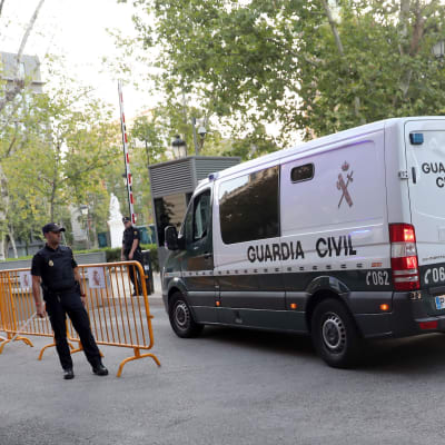 Neljä terroriepäiltyä saapui Audiencian kansalliseen tuomioistuimeen Madridissa 22. elokuuta 2017.