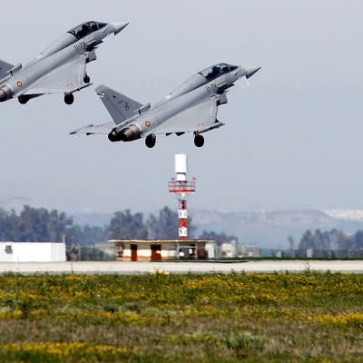 Espanjalaisia Eurofighter-hävittäjiä