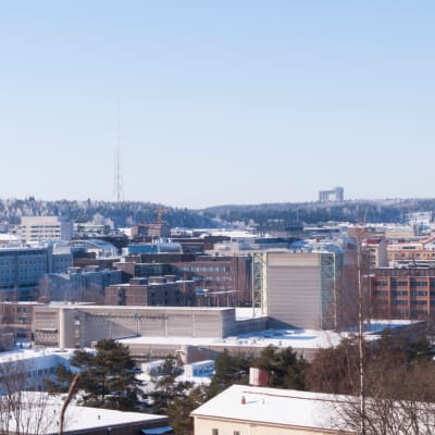 Lahden kaupungin talvinen silhuetti.