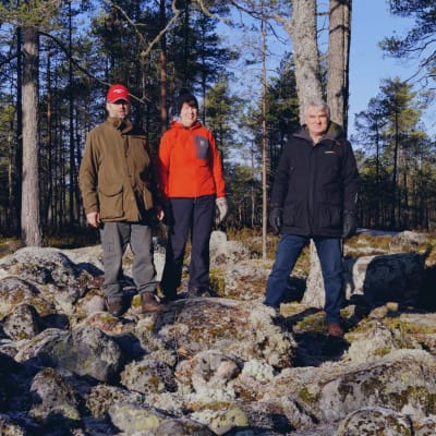 John-Erik Jussila, Gunilla Hällund och Harald Finne på Tornberget. 