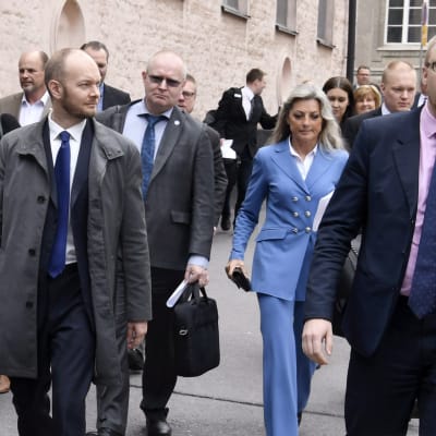 Perussuomalaisista uuteen ryhmään irtautuneita kansanedustajia.