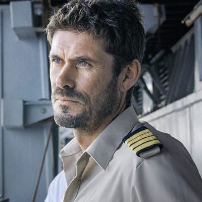 Tommi Korpela näyttelee saksalaiselokuvan pääosassa suuren rahtilaivan kapteenia, joka tekee hätiköidyn päätöksen.