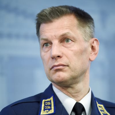 Ilmavoimien komentaja kenraalimajuri Sampo Eskelinen puolustusministeriön HX-hanketta käsittelevässä tiedotustilaisuudessa Helsingissä perjantaina 27. huhtikuuta 2018.