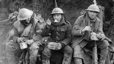 British soldiers eating hot rations in the Ancre Valley during the Battle of the Somme, October 1916
