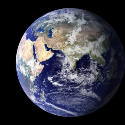 Satellitbilder på jorden, en som visar den västra hemisfären och en den östra.