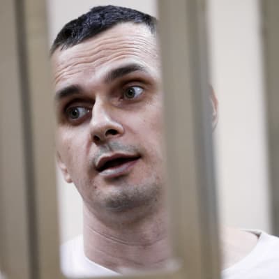 Oleg Sentsov under rättegången i Ryssland 2015.