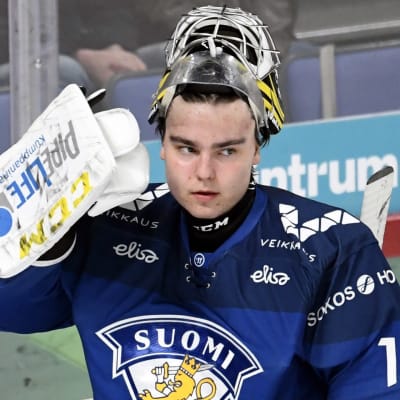 Justus Annunen tillbaka mellan stolparna.
