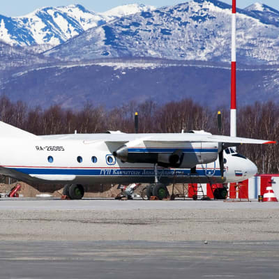 An-26 tyyppinen kone kuvattuna Petropavlovsk-Kamtšatskin lentoasemalla