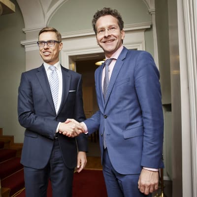 Valtiovarainministeri Alexander Stubb (vas.) tapasi Hollannin valtiovarainministeri Jeroen Dijsselbloemin Helsingissä 10. kesäkuuta.