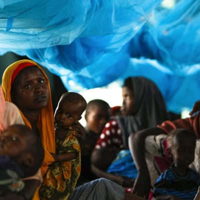 Somalinaisia ja lapsia.