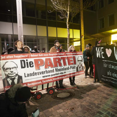 Mielenosoittajia vastustamassa ENF:n kokousta Koblenzissa, Saksassa 20. tammikuuta.