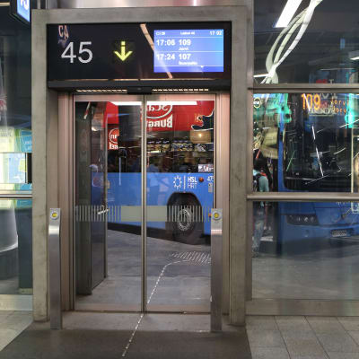 Bussi Kampin bussiasemalla.