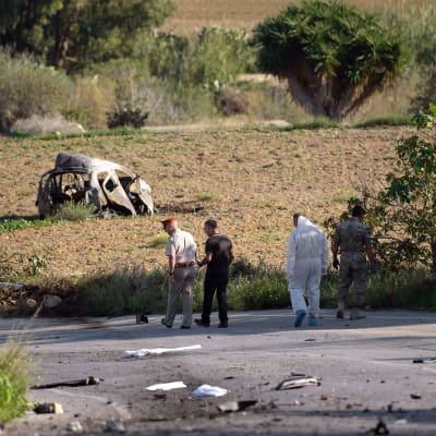 Poliisit tutkivat onnettomuuspaikkaa Maltalla 