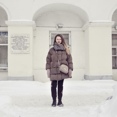 Vera är journalistikstuderande i Moskva och vill se Ryssland ledas av en kvinna.