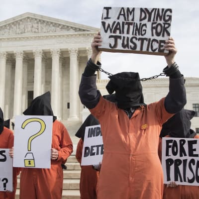 Guantanamo Bayn vankileirin vastainen mielenosoitus Washingtonissa.
