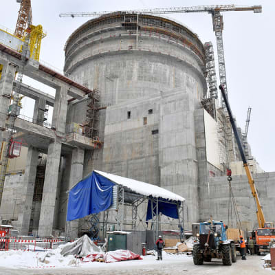 Ydinvoimalan rakennustyömaa.