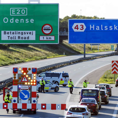 Poliisi sulki moottoritien liikenteeltä Tanskassa perjantaina 28. syyskuuta.