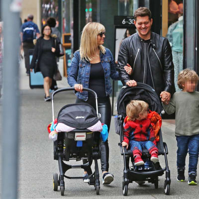 Michael Bublé perheineen kadulla.